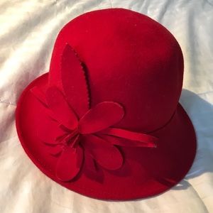 Vintage-style Flower Bowler Hat 🌹